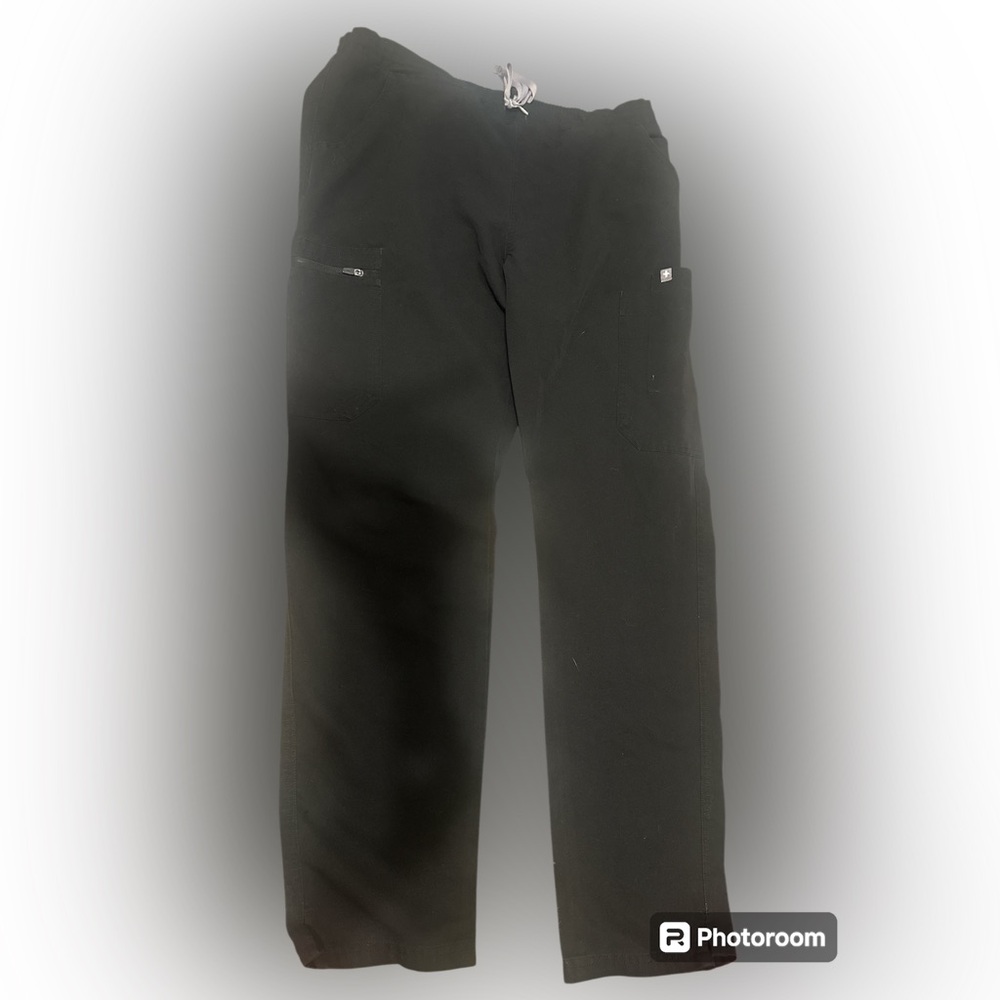 Figs Men's Cargo Pants in Black
